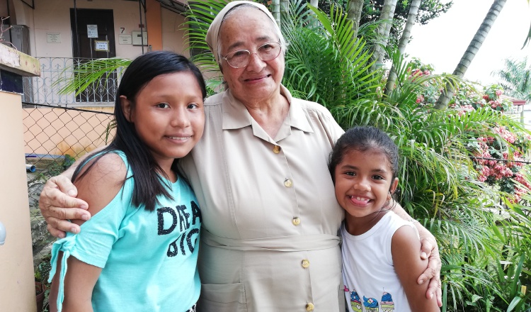 Sor Lourdes Reiss insta al Estado y a las  familias a honrar la dignidad de los niños. Foto de archivo