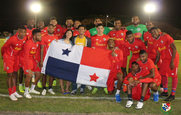 Selección de Panamá con aficionados en Honduras. Foto:Fepafut