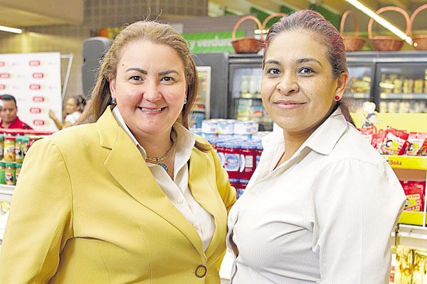 6.  Sayuri Martínez y Jada Villamonte.