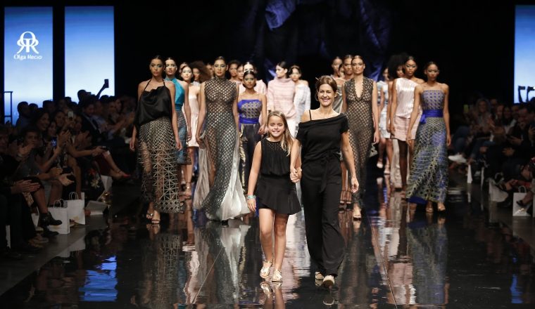 La diseñadora española Olga Recio presentó por tercer año en el Fashion Week Panamá en el bloque de cierre.