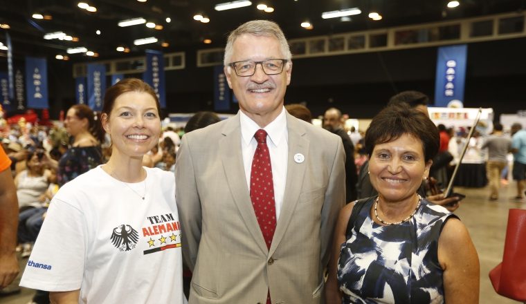 2.  Doris Stuebinger, Uwe Heye y Cherokee Heye.