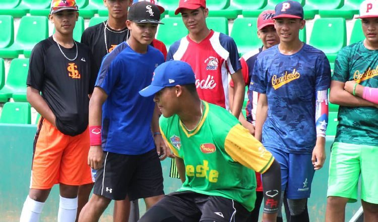 Adán Sánchez forma parte de la selección de Panamá. Fedebeis