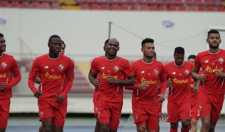 Adolfo Machado (centro) durante los entrenamientos de ayer. /Foto Cortesía