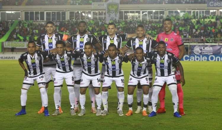 Tauro comenzó perdiendo desde temprano el encuentro, pero supo recuperarse y al final se llevó el título. /Foto Anayansi Gamez
