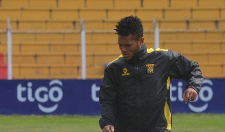 Rolando Blackburn anotó al minuto 49. /Foto @clubstrongest