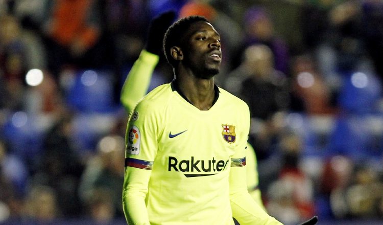 Ousmane Dembele, del Barcelona, lamenta haber fallado un gol. /Foto AP