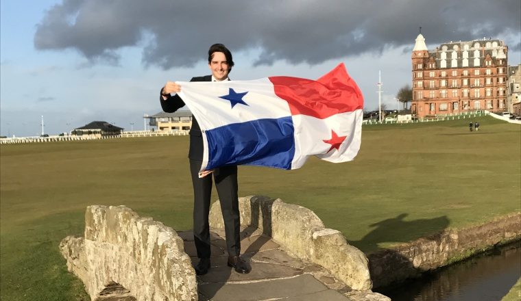 De Roux en el famoso puente de Swilcan en St. Andrews. /Foto Cortesía
