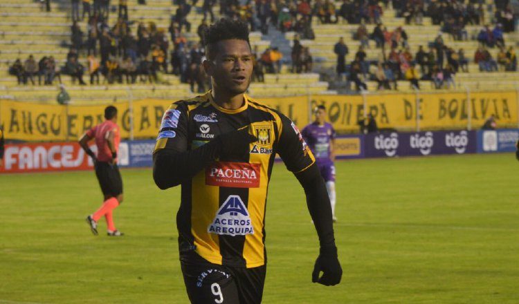 'Toro' Blackburn fue confirmado en la titularidad  ante Libertad. @clubStrongest