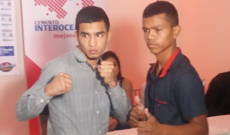"El Jaguar" Peñalba (izq.) y el nicaragüense Elton Lara. Jaime A. Chávez R.