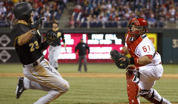 Carlos Ruiz ha participado en cuatro "no-hitters". AP