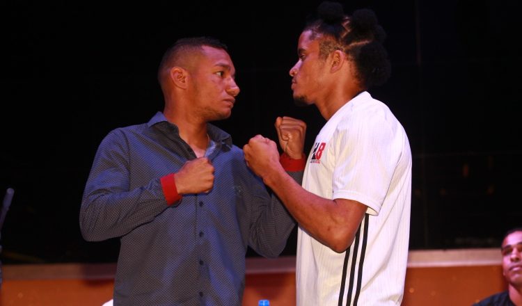 Carlos "La Arañita" Ortega (izq.) frente a frente con Johnny Garay, ayer en la conferencia de prensa. Anayansi Gamez