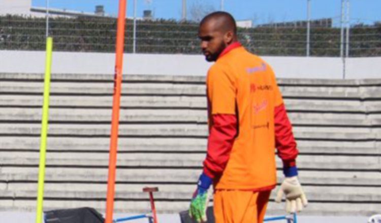 Luis "Manotas" Mejía durante el entrenamiento de ayer. Cortesía