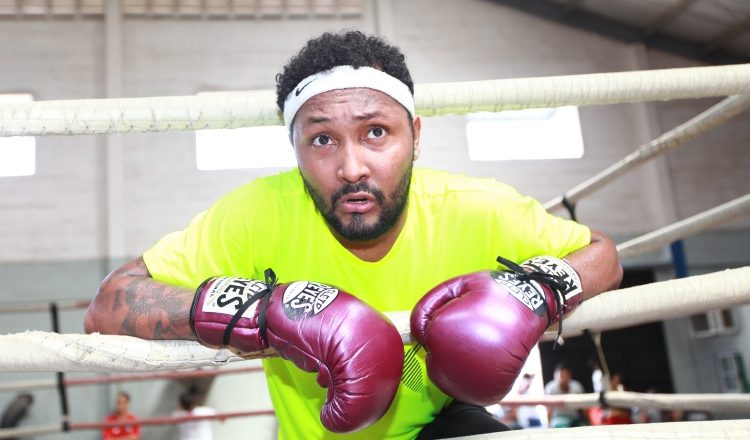 Anselmo "Chemito" Moreno se prepara para su regreso al "ring".  Anayansi Gamez