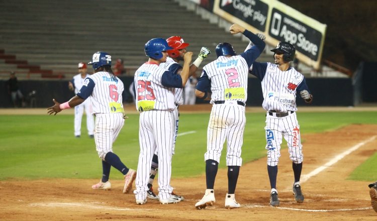 Panamá Metro se ha fajado de tú a tú contra los santeños en el comienzo de su semifinal del campeonato mayor. Anayansi Gamez