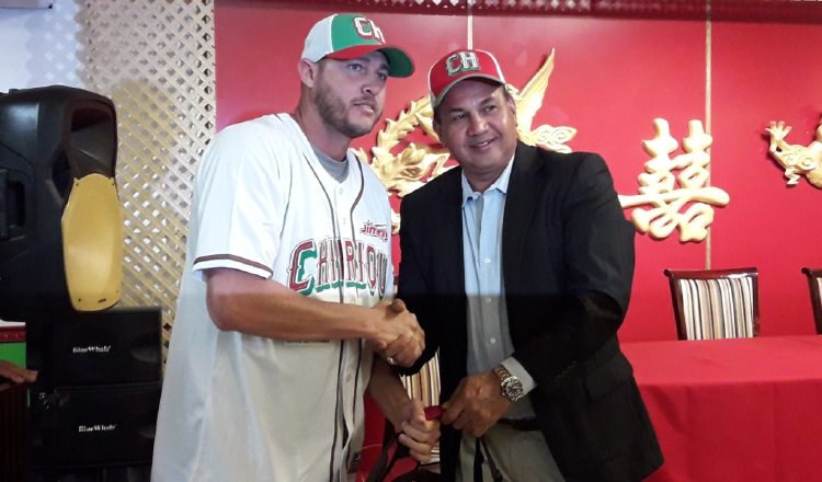 Manuel Sánchez (dcha.) en un acto de la liga. Mayra Madrid