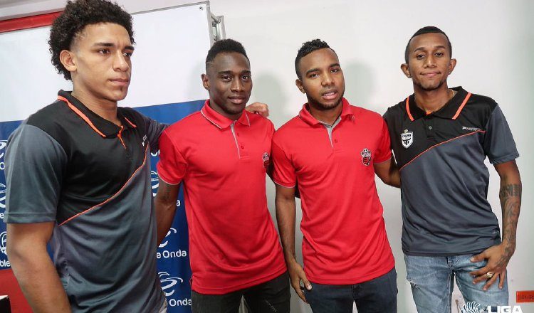 Jugadores del Tauro y Sanfra, listos para las semifinales. @Fepafut