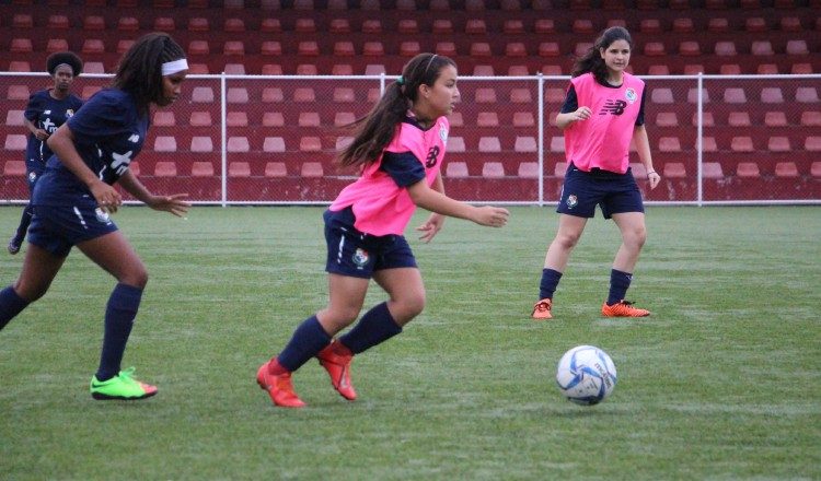 La Sub-17 femenina entrena en el "Cascarita" Tapia. @Fepafut