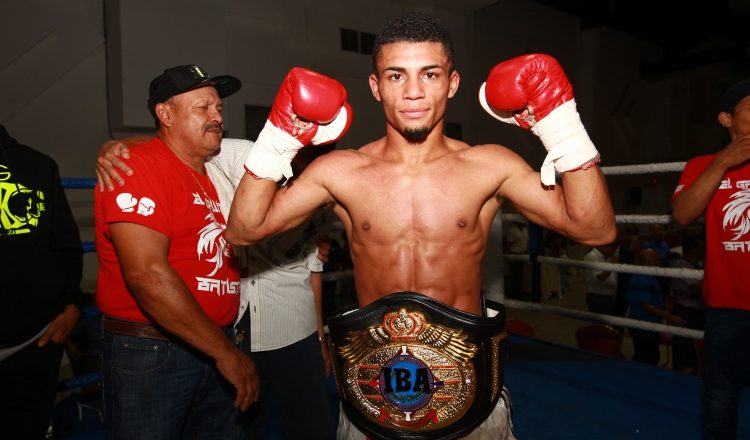 Ronald "El Gallito" Batista ganó el título de la IBA de las 115 libras, al vencer al venezolano Antonio Guzmán. Anayansi Gamez