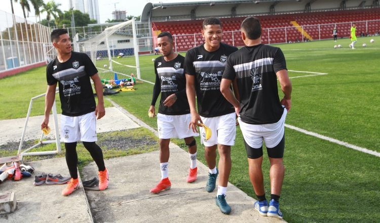El partido del Tauro inicia a las 9:00 p.m. (hora panameña). Anayansi Gamez