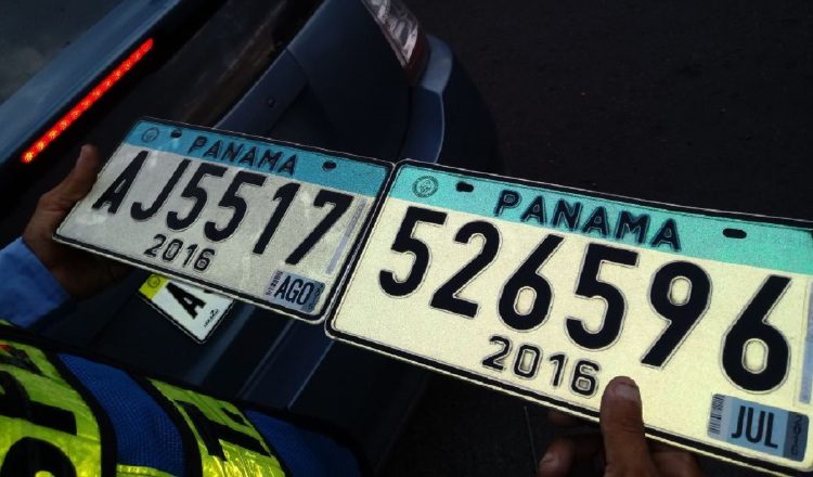 La producción del programa de placas es constante para surtir a todos los municipios del país.