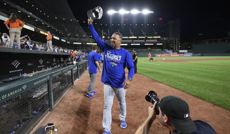 Dave Roberts recibe la ovación.