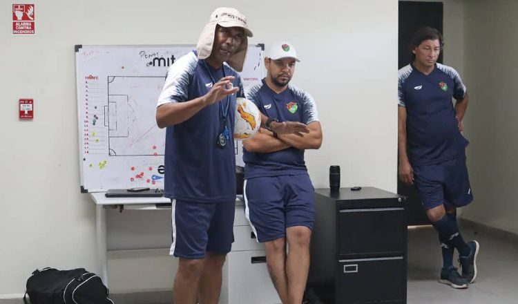 Noel Gutiérrez espera llevarse los tres puntos ante el Árabe. Atlético