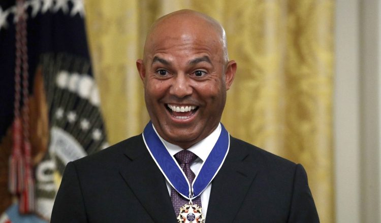 El panameño Mariano Rivera con la Medalla Presidencial de la Libertad. Foto:AP