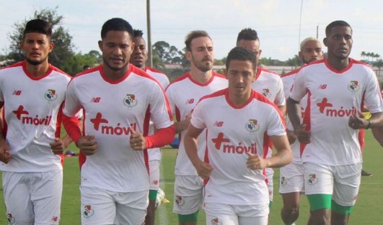 El seleccionado panameño viajó ayer hacia México Foto @Fepafut