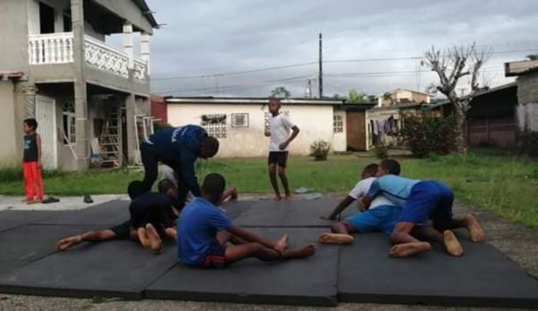 Los atletas de la lucha olímpica no tienen un lugar donde entrenar Foto Diomedes Sánchez