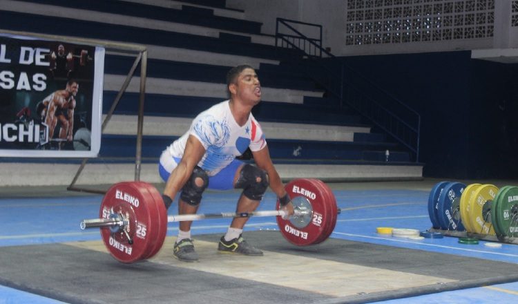 Amílcar Araujo, de Colón, logró una nueva marca nacional. Foto Cortesía