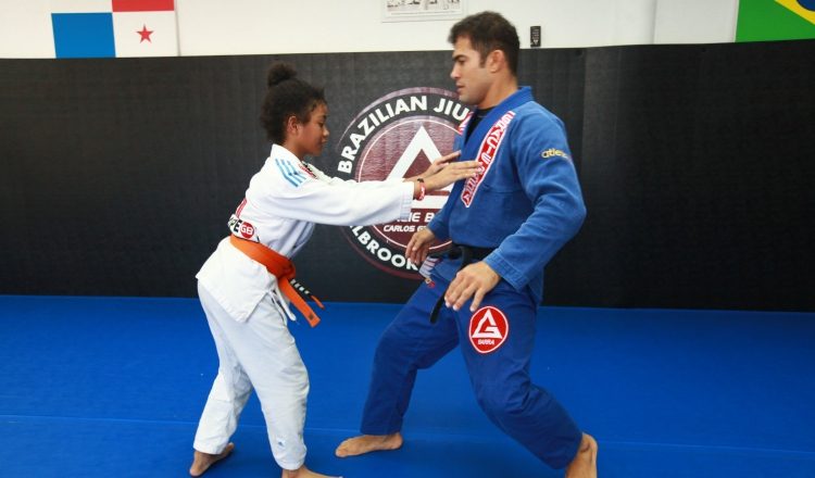 El  jiu-jitsu contribuye a manejar ciertas situaciones del "bullying". Foto:Anayansi