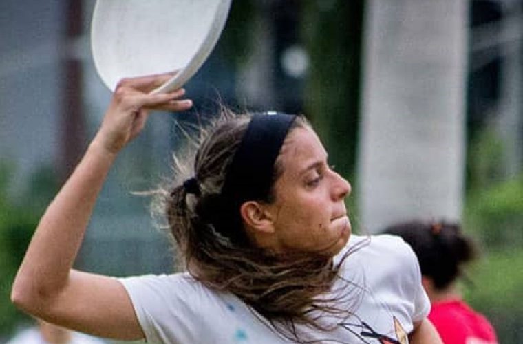 3. En el frisbee no hay contacto físico y se apela al espíritu de juego.