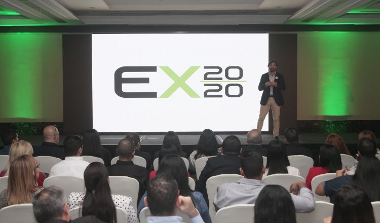 Federico Brisky, gerente general, explica la nueva propuesta que tiene Epasa para 2020.  Víctor Arosemena
