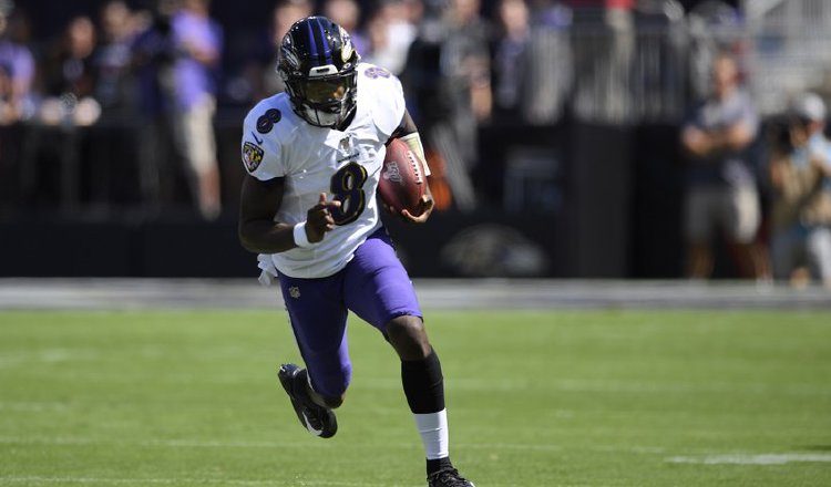 Lamar Jackson fue figura en el partido de ayer. AP