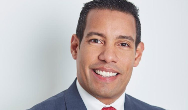 Carlos Romero, ministro de Gobierno, es cuestionado por el procurador González. 
