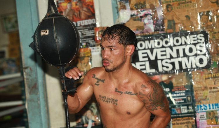 El panameño Luis "El Nica" Concepción en los entrenamientos en el gimnasio. Foto: Anayansi Gamez