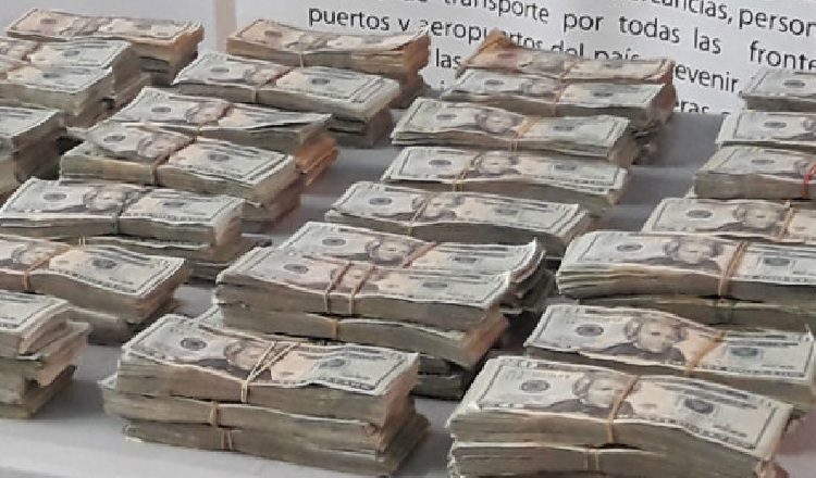 Los atraparon con más de 20 mil dólares en el puesto de control de San Isidro. FOTO ILUSTRATIVA