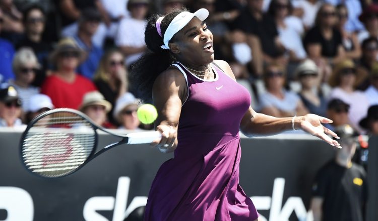 Serena Williams ganó en tres "sets". Foto AP
