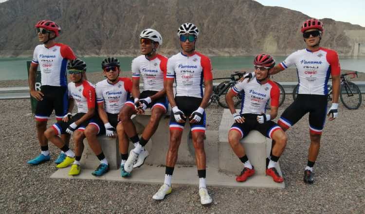 Integrantes del equipo panameño previo al inicio de la vuelta. Cortesía