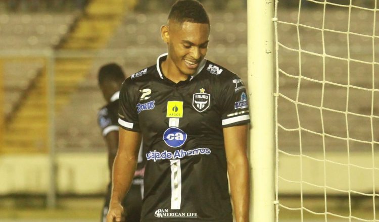 Ismael Díaz del Tauro. Anayansi Gamez