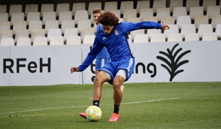 Adalberto "Coco" Carrasquilla, en los entrenamientos del Cartagena español. Foto: @FCCartagena_efs