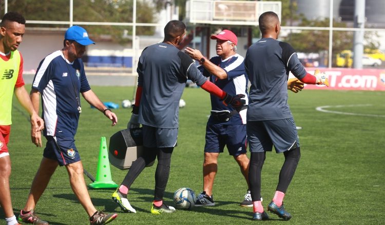 El "Tolo" Gallego y la selección buscan apuntarse su primera victoria del año esta noche frente a Nicaragua. Anayansi Gamez