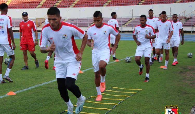 Edwin Aguilar y José 'Gasper' Murillo en los entrenamientos. Foto:Fepafut