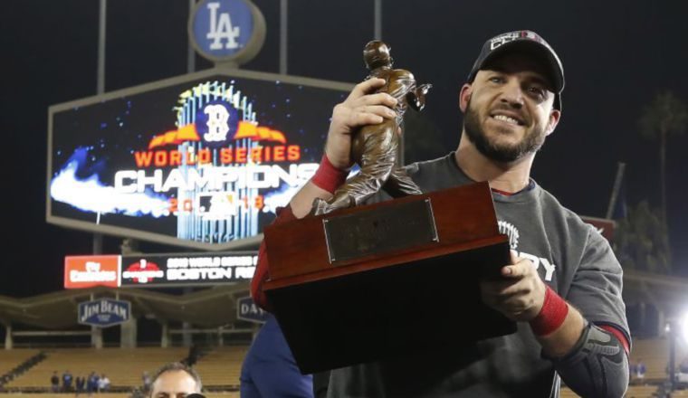 Steve Pearce fue el Jugador Más Valioso en el 2018.. AP
