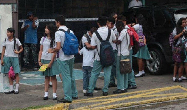 Estudiantes también se exponen a posibles accidentes en laboratorios y a la hora de hacer deportes. 
