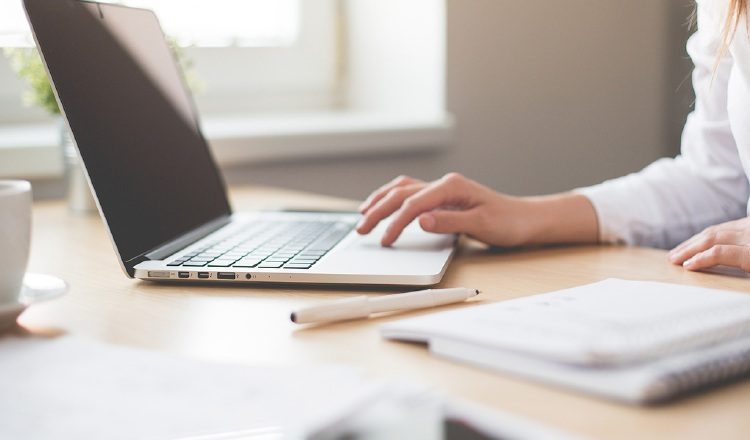 El colaborador debe contar el equipo necesario. Pixabay