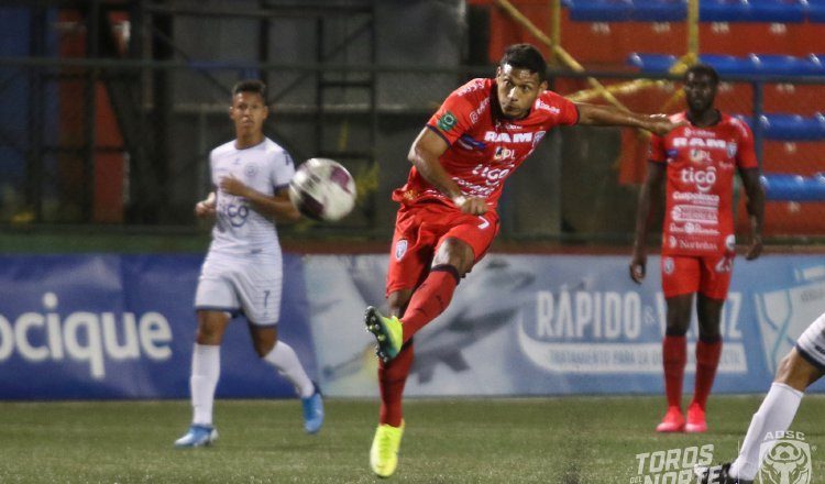 Jorman Aguilar delantero del San Carlos Foto:Twitter