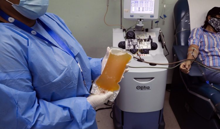 Cerca de 100 panameños, hasta el momento, han acudido al llamado de donar sangre para este experimento.