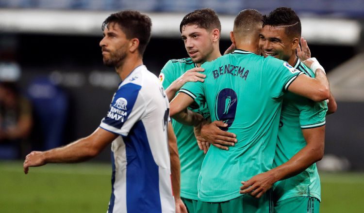 Casemiro le dio todo el crédito de su gol al francés Karim Benzema, quien lo asistió para que marcara. EFE