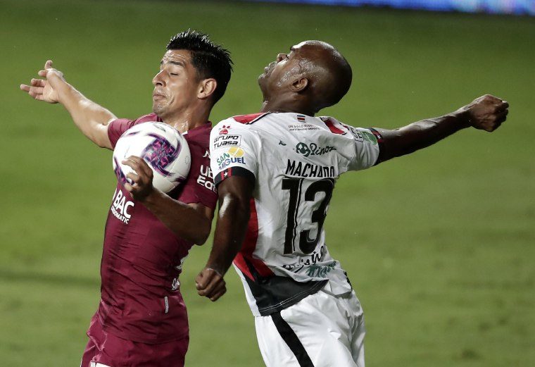 6- Saprissa se llevó el título ante Alajuelense. Fotos: Efe